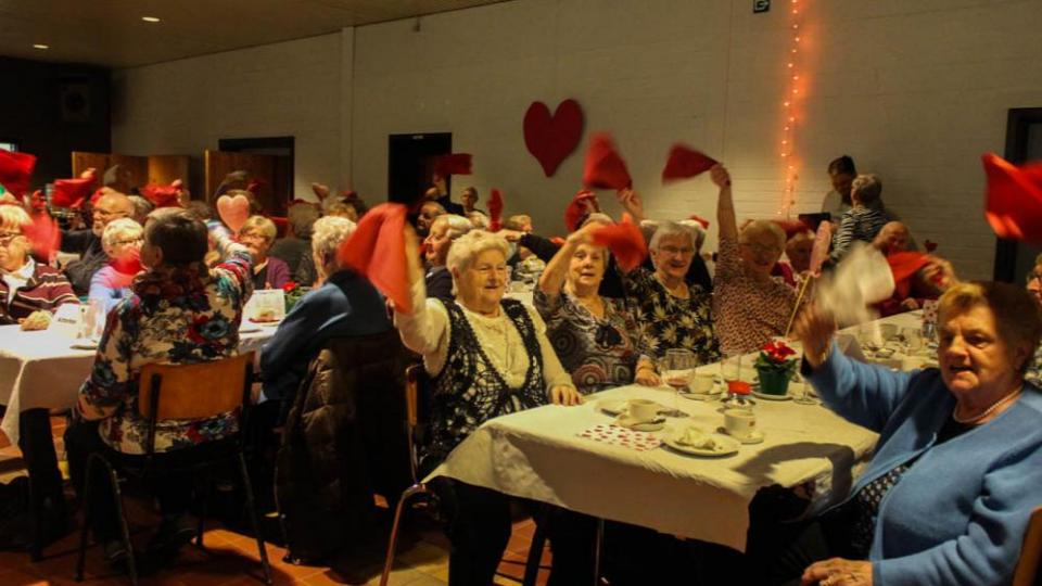240 senioren genieten van gezellig samenzijn